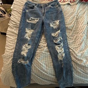 American Eagle Ripped Jeans Size 6